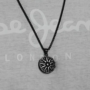 Naszyjnik ze stali wisior symbol słońca czarny box 3 mm